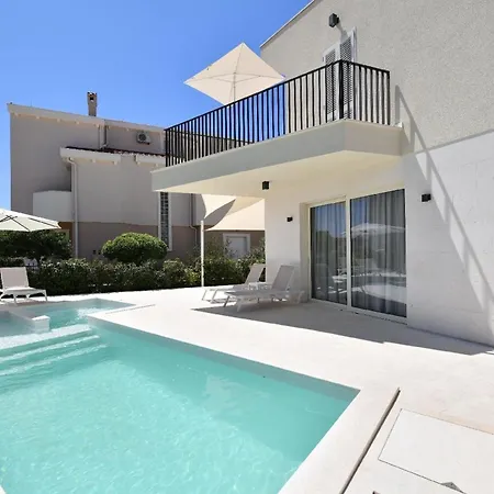 Delilah Mit Privatem Pool Holiday home *