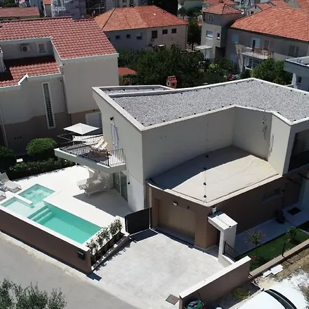 Delilah Mit Privatem Pool *