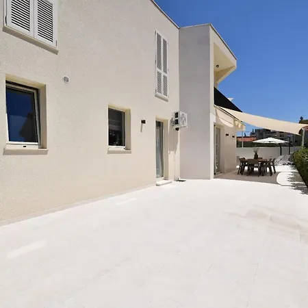Delilah Mit Privatem Pool Holiday home *