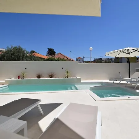 Delilah Mit Privatem Pool Holiday home