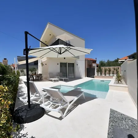 Delilah Mit Privatem Pool Holiday home