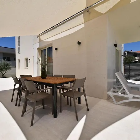 Delilah Mit Privatem Pool Holiday home